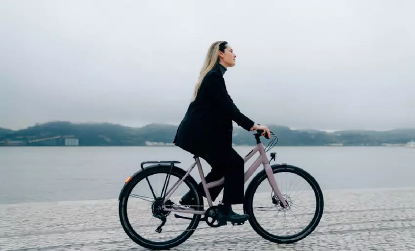 Ampler hat das Nova und Nova Pro vorgestellt, die ersten Elektrofahrräder, die über USB-C aufgeladen werden