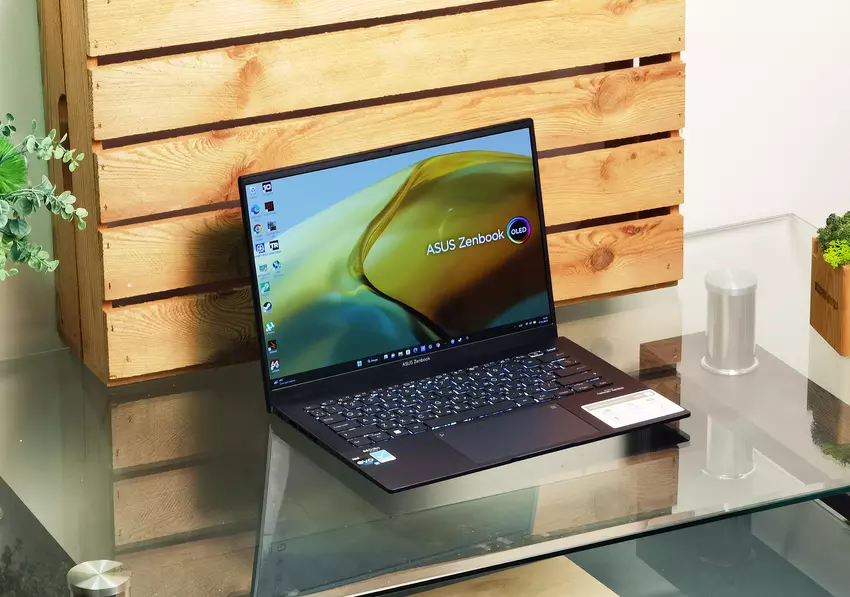ASUS Zenbook 14 OLED (UX3402) im Test: Ultrakompakter Laptop mit OLED-Display und neuem Intel-Prozessor