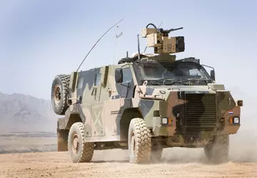 Ein australischer Bushmaster-Panzer mit einem ferngesteuerten ...