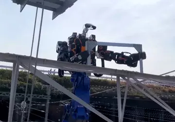 Japan hat einen riesigen humanoiden Roboter ...