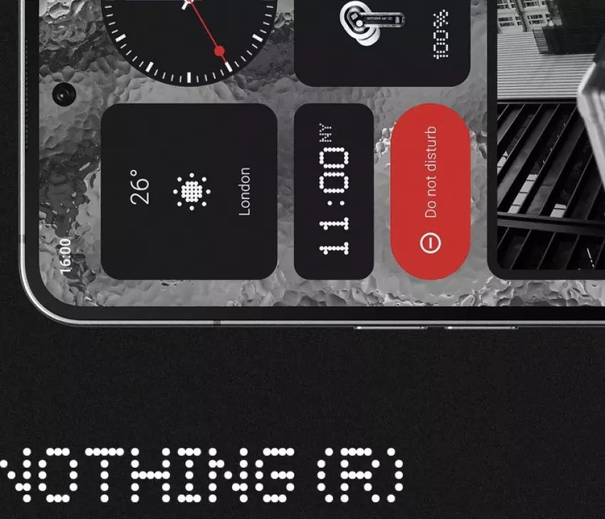 Flaches Display mit Loch in der Mitte und schmalen Rändern: Nichts deutet auf das Aussehen des Telefons hin (2)