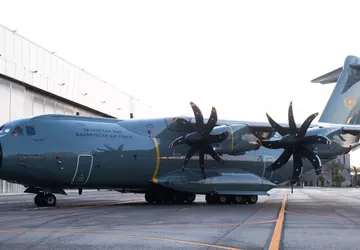 Kasachstan erhält das erste A400M-Transportflugzeug von ...