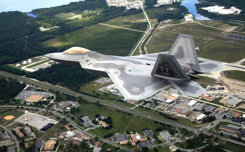 Der Luftwaffenstützpunkt Tyndall Air Force Base hat einen F-22 Raptor-Kampfjet in das Museum geschickt und bereitet sich auf die Ankunft der F-35 Lightning II vor