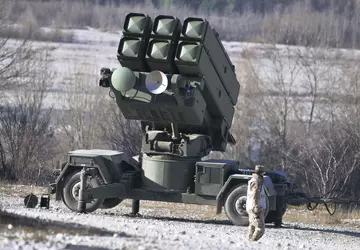 Aspide-Luftabwehrsysteme, Hawk-Luftabwehrsystem, ATGMs und Granatwerfer: Spanien ...