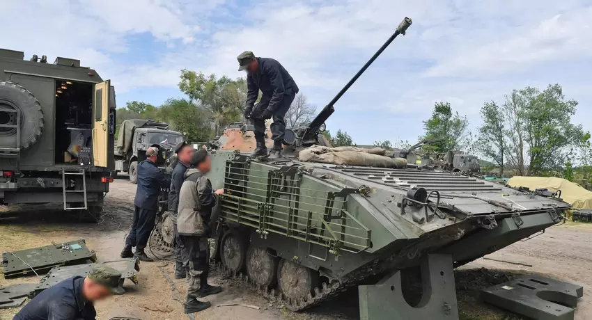 Die Streitkräfte der Ukraine eroberten den russischen BMP-2 mit dem modernen und seltenen Schutz 675-sb3KDZ