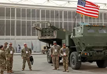 Patriot SAMs, Luftabwehrraketen und Luft-Luft-Raketen: USA ...