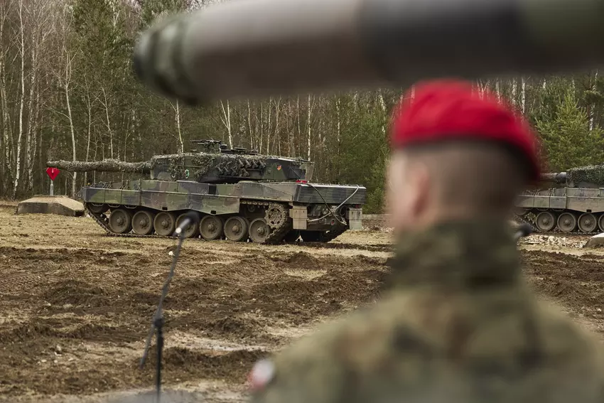 Bloomberg: Polen übergibt heute 14 Leopard-2-Panzer an die Ukraine
