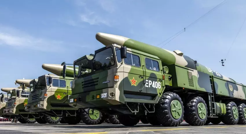 China hat eine geheime ballistische Hyperschallrakete vom Typ Dongfeng-27 mit einer Reichweite von 8.000 km und einer Geschwindigkeit von mehr als 10.000 km/h entwickelt, um US-Stützpunkte auf Hawaii, Guam, Alaska und Japan zu zerstören