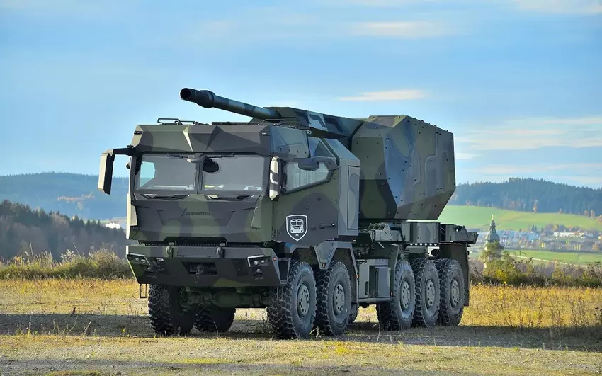 Rheinmetall und Elbit Systems führen Schusstests einer hochautomatisierten Radhaubitze mit 155mm L52 Kanone und RMMV HX 10x10 Fahrgestell durch