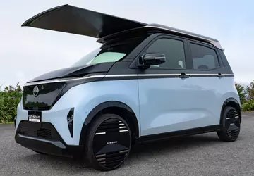 Das einziehbare Nissan-Solarmodul bietet bis zu ...