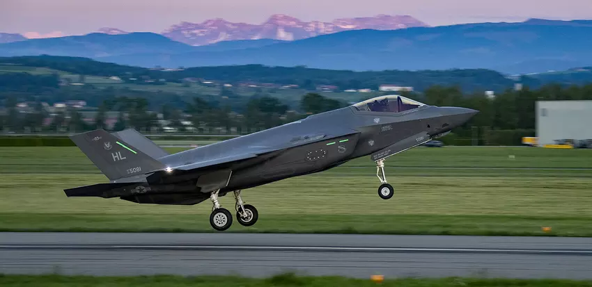 Die Schweiz kann 36 Kampfflugzeuge der fünften Generation F-35 Lightning II für 6.000.000.000 $ kaufen