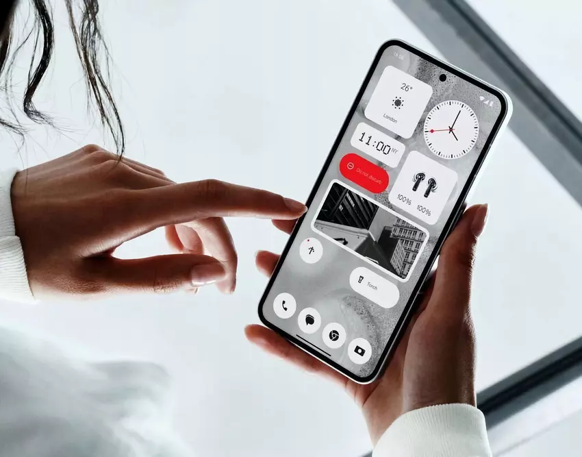 Nichts arbeitet an zwei neuen Smartphones