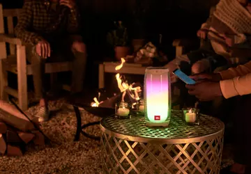 JBL Pulse 4 mit Hintergrundbeleuchtung ist ...