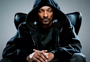 Virtuelles Grundstück neben dem Rapper Snoop ...