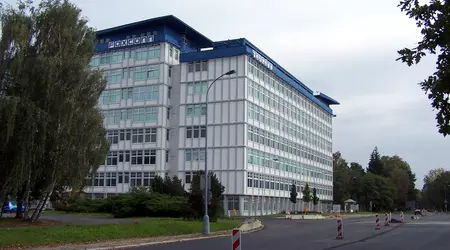 Foxconn-Mitarbeiter in Zhengzhou arbeiten Überstunden, während die Massenproduktion des iPhone 17 beginnt