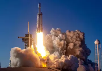 SpaceX setzt erstmals seit 2019 Falcon ...