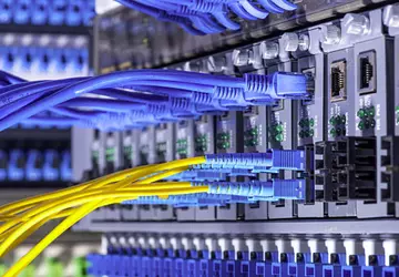 Der Mann gründete seinen eigenen Internetanbieter, ...