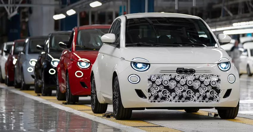Der erste Fiat 500 Hybrid läuft in Turin vom Band