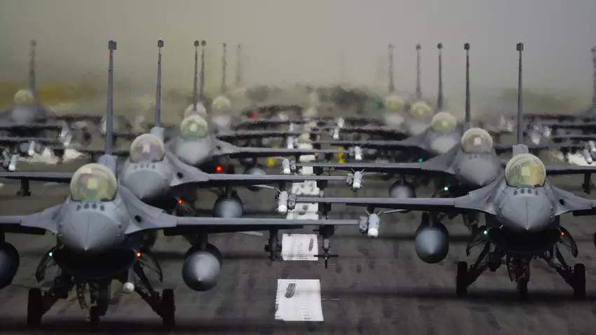 Die USA und ihre Verbündeten diskutieren bereits über die Lieferung von Kampfjets und modernen Luftabwehrsystemen an die Ukraine