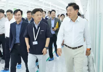 Samsung-Vizepräsident besucht Fabrik in Indien