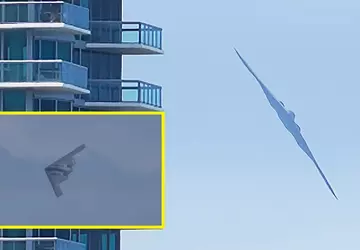 Nuklearer Tarnkappenbomber B-2 Spirit fliegt tief ...