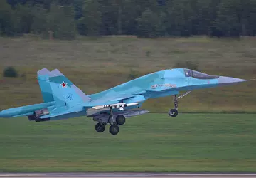 Dutzende russischer Flugzeuge, die auf die ...