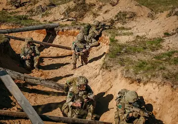 Nicht einmal 100.000: Die britische Armee ...