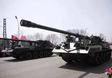 Ukrainische Soldaten zerstören nordkoreanische Koksan-Panzerartillerie in ...