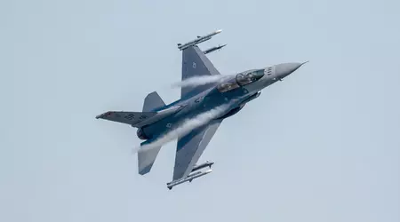 Bloomberg: Ukraine erhält die erste Charge von F-16 Fighting Falcon-Kampfflugzeugen