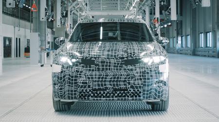 BMW hat mit der Pilotproduktion von Elektroautos der Neuen Klasse in einem neuen Werk in Ungarn begonnen