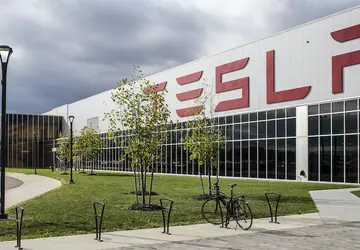 Tesla wird beschuldigt, gegen das US-Arbeitsrecht ...