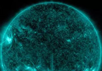 NASA registriert eine starke Sonneneruption [Video]