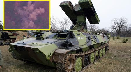 Ukrainische Streitkräfte zerstören russisches Boden-Luft-Raketensystem Strela-10 mit Streumunition