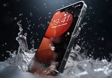 Ein mit Algen bedecktes iPhone 12 ...