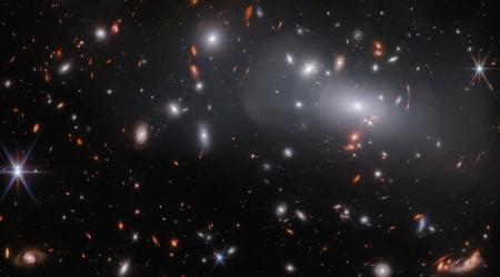 James Webb hat ein Weltraumobjekt gefunden, das über eine Zeitmaschine verfügt - dieselbe Galaxie ist an drei verschiedenen Orten auf demselben Foto erschienen