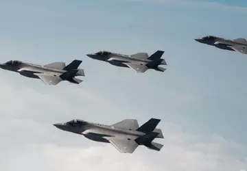 240 Flugzeuge, darunter F-35 Lightning II, ...