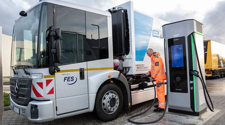 Mercedes-Benz hat mit der Verwendung von generalüberholten Batterien in elektrischen Lastwagen begonnen