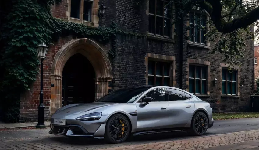 Xiaomi hat das Elektroauto SU7 Ultra in der eleganten Farbe Space Silver vorgestellt