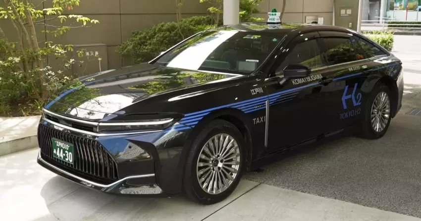 Die Wasserstofflimousine Toyota Crown wurde in Japan zu einem Taxi und Polizeiauto