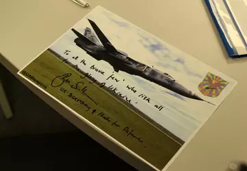 Ukrainischer Verteidigungsminister zeigt Foto von Su-24-Bomber ...