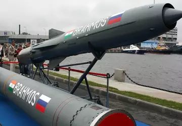 Indien schickt die ersten BrahMos-Raketen an ...