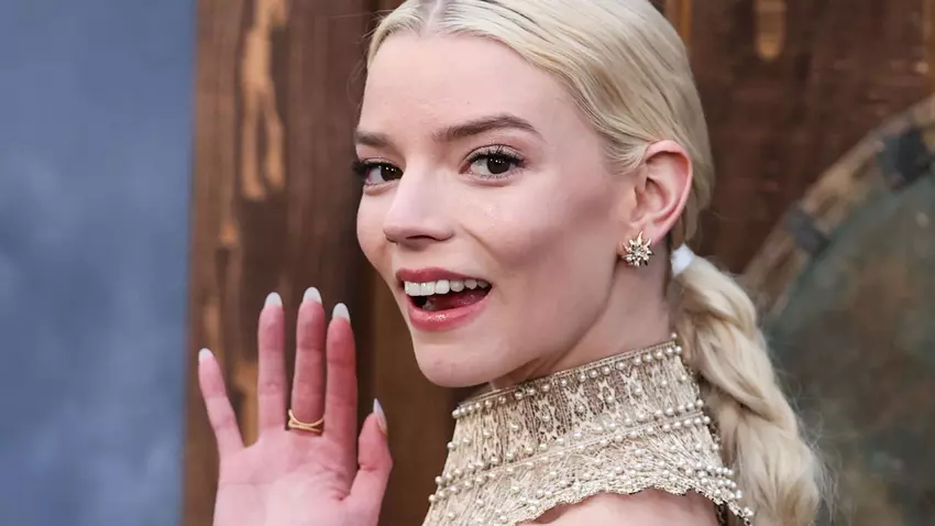 Schauspielerin Anya Taylor-Joy konnte keine Selfies mit einem Fan machen, weil sie mit ihrem Android-Smartphone nicht zurechtkam (Video)
