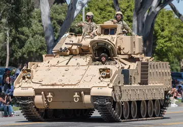 Als Ersatz für den BMP-1 und ...