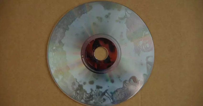 Ihre Discs können sich durch eine chemische Reaktion verschlechtern, was bei den von Warner Bros. herausgegebenen DVDs bereits der Fall ist.