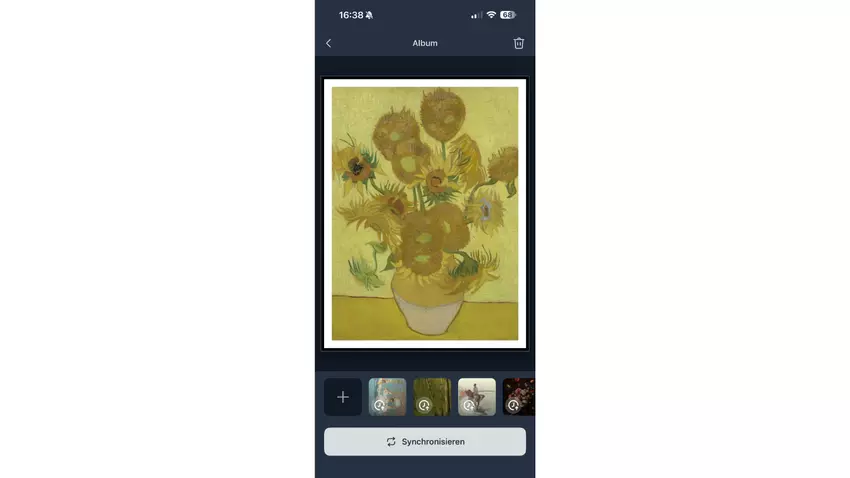 Größenvergleich des SwitchBot AI Kunstrahmens