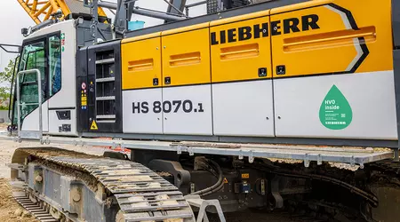 Liebherr-Werk Nenzing stellt seine Maschinen von Diesel auf synthetisch hergestellten HVO-Kraftstoff um
