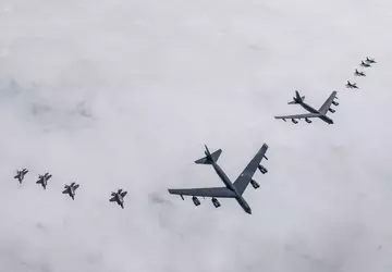 USA entsenden B-52H-Atombomber auf die koreanische ...