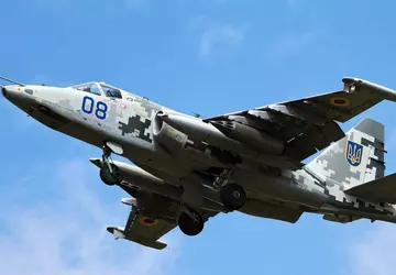AFU zeigt, wie ein Su-25-Angriffsflugzeug die ...
