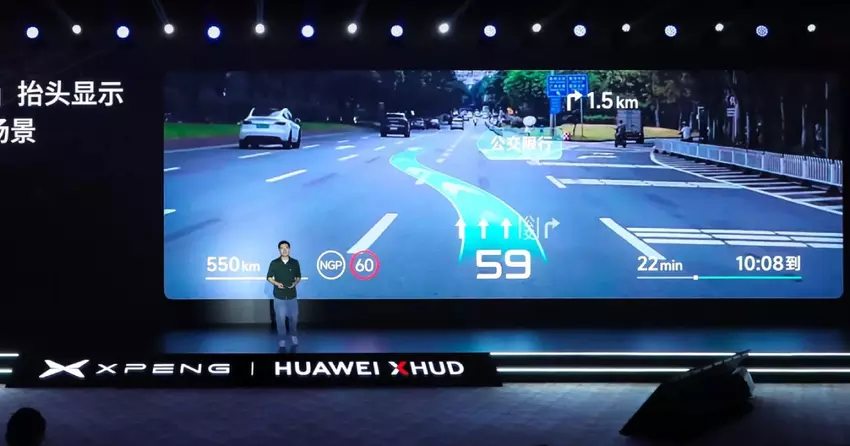 Xpeng und Huawei haben eine Autoscheibe in ein riesiges Augmented-Reality-Display verwandelt