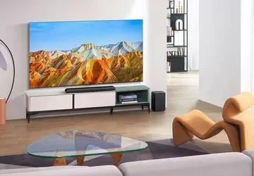 TCL enthüllt einen 98" 4K-Fernseher mit ...